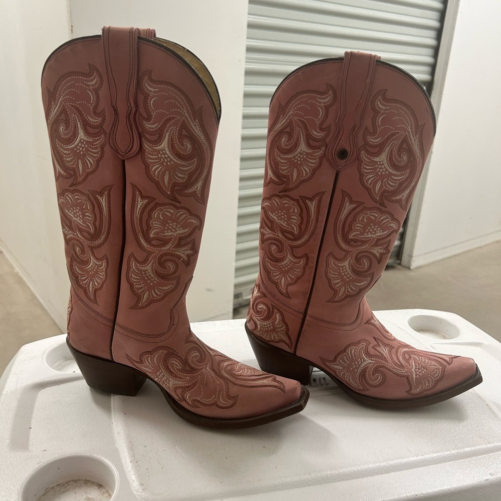 Corral cowgirl boots used once